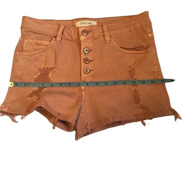 Eighty Two Distressed Shorts in Salmon Size  5 - Picture 10 of 14